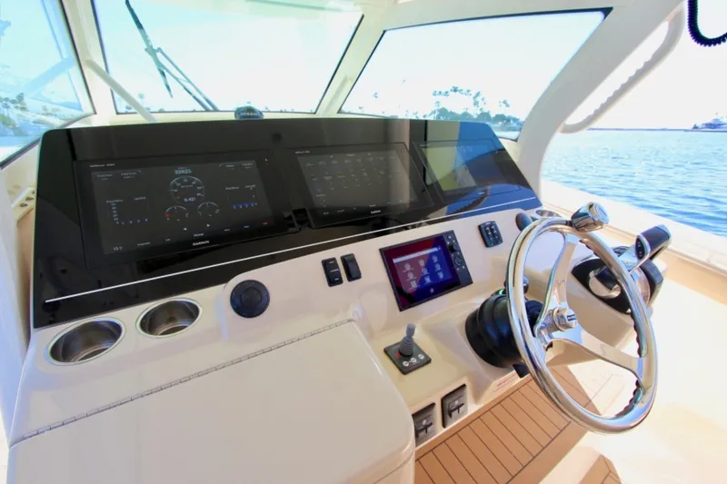 Slide: The Image of 2019 Scout 42 Center Console "NO WHERE" Helm
 - 3817578