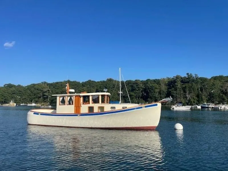 Slide: The Image of 43' Flowers starboard forward profile1 - 5649392