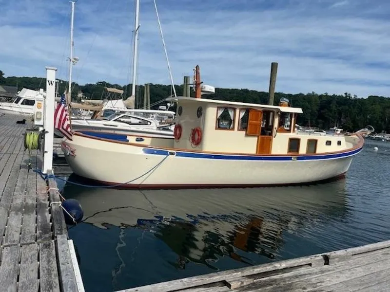 Slide: The Image of 43' Flowers starboard aft profile - 5583419