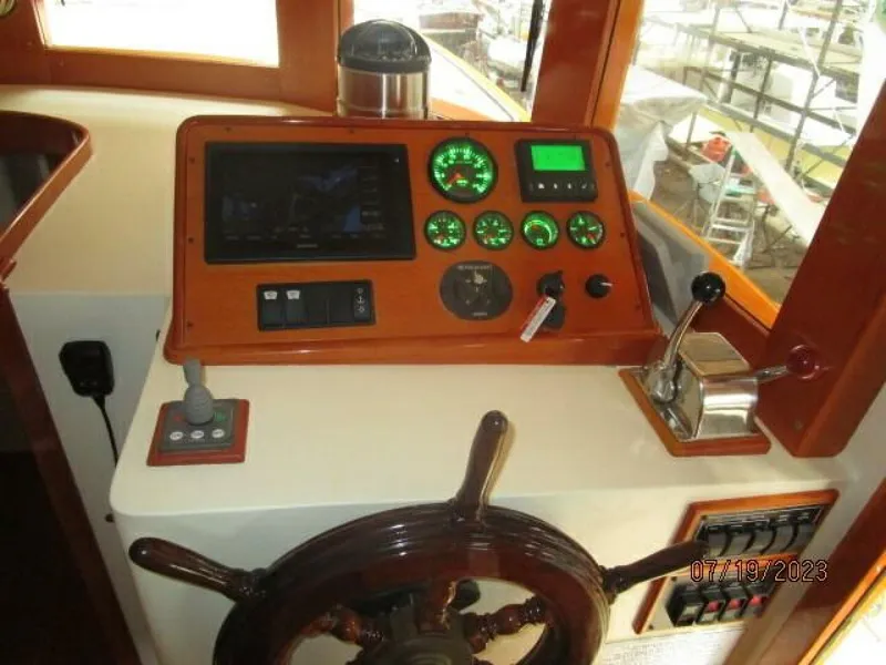 Slide: The Image of 43' Flower pilothouse helm - 3824890