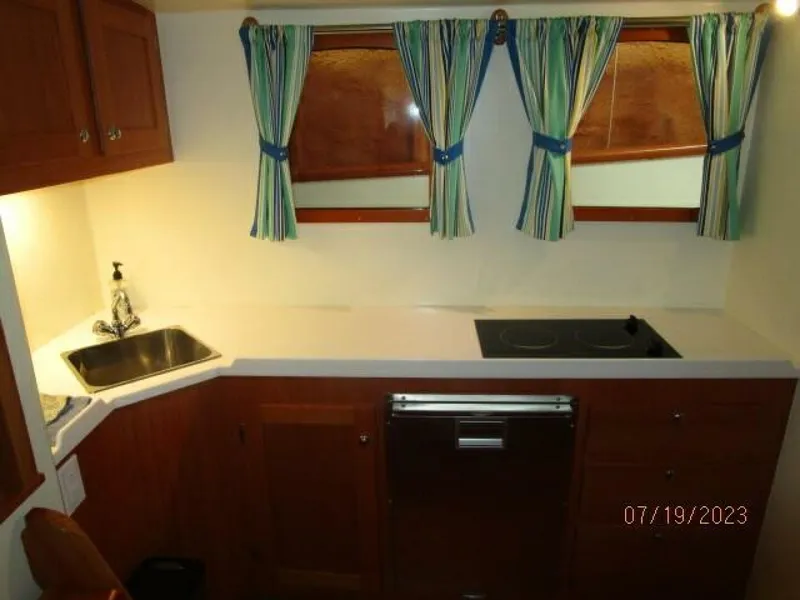 Slide: The Image of 43' Flowers galley4 - 3824884