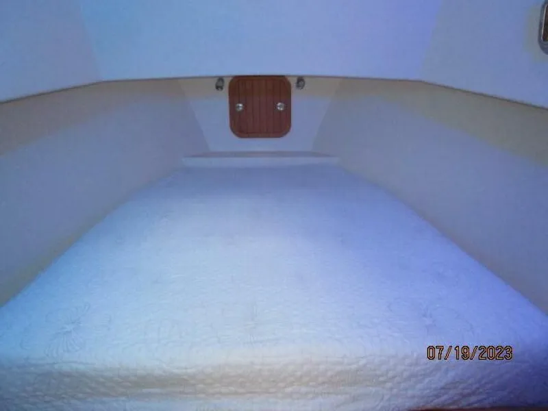 Slide: The Image of 43' Flowers master stateroom - 3824920