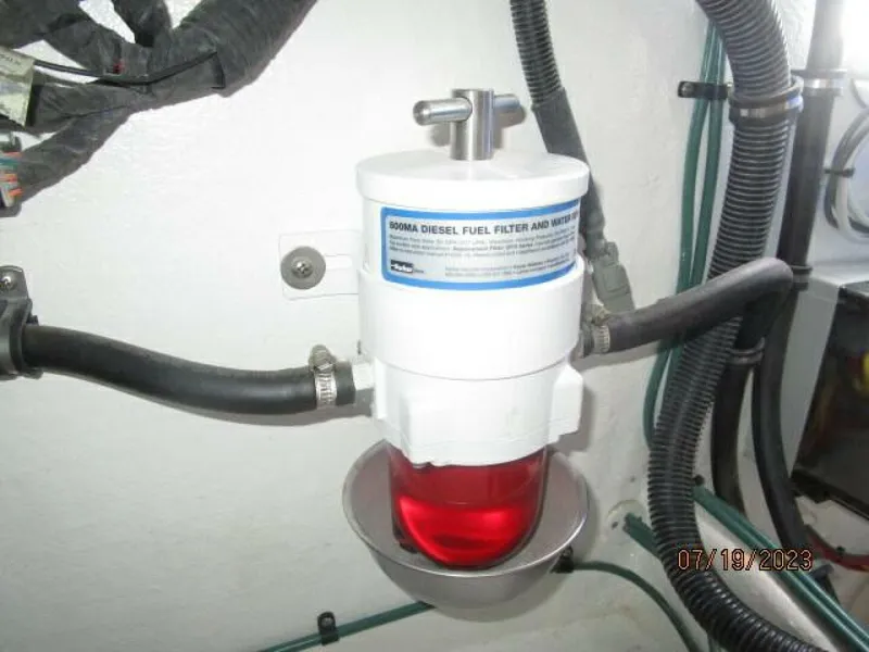 Slide: The Image of 43' Flowers Racor fuel filter - 3824915