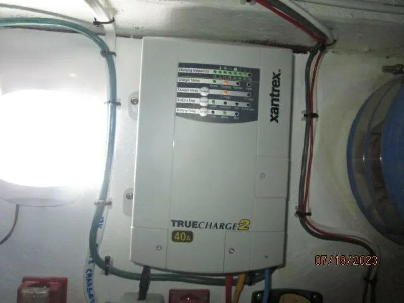 Slide: The Image of 43' Flowers battery charger - 3824864