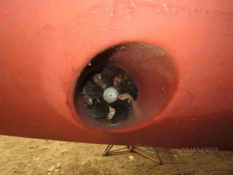 Slide: The Image of 43' Flowers bowthruster port - 3824865