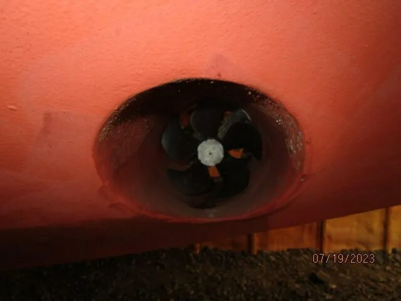 Slide: The Image of 43' Flowers bowthruster starboard - 3824868