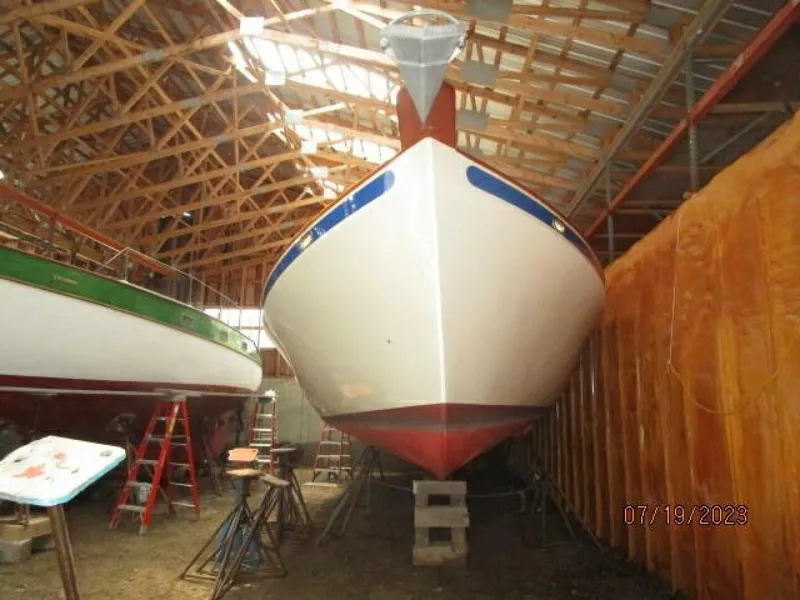 Slide: The Image of 43' Flowers forward profile - 3824876