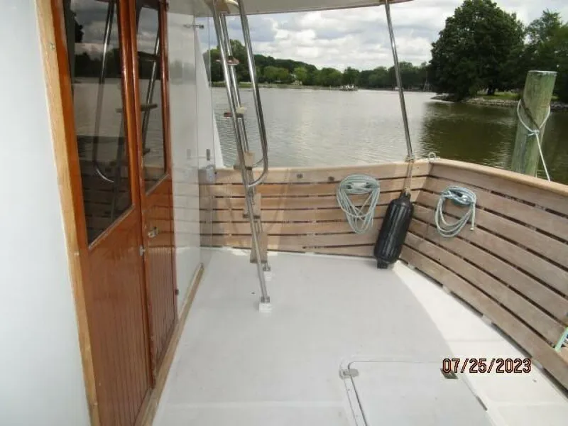 Slide: The Image of 42' Kadey-Krogen aftdeck starboard - 3831144