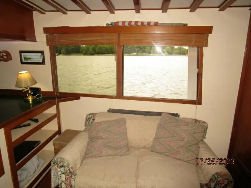 Slide: The Image of 42' Kadey-Krogen salon starboard - 3831196