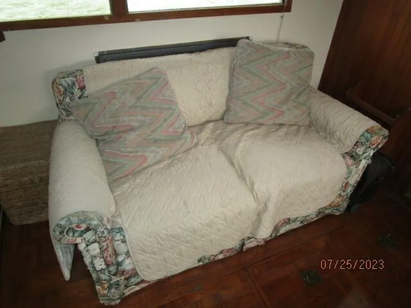 Slide: The Image of 42' Kadey-Krogen salon starboard seating - 3831197