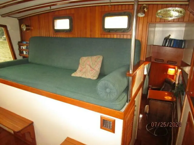 Slide: The Image of 42' Kadey-Krogen pilothouse aft - 3831184