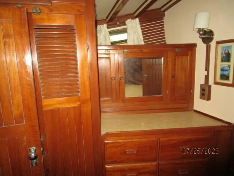 Slide: The Image of 42' Kadey-Krogen master stateroom port - 3831181
