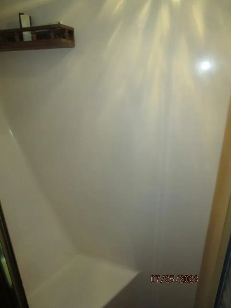 Slide: The Image of 42' Kadey-Krogen guest shower - 3831169