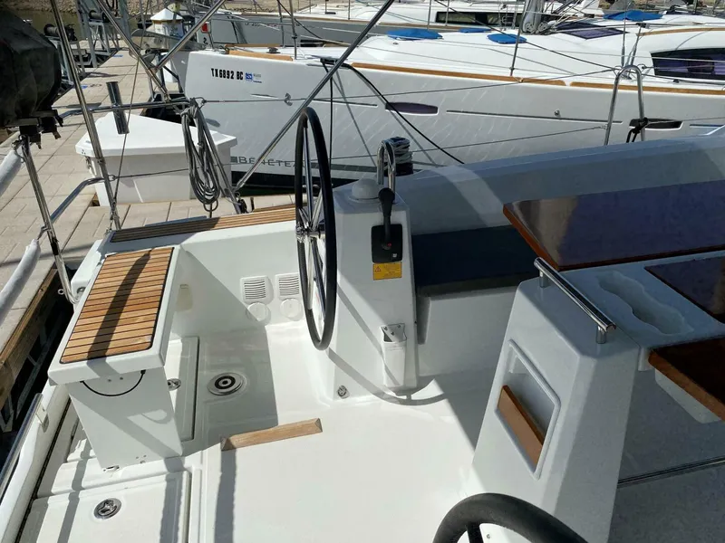 Slide: The Image of Beneteau Oceanis 38.1 2018 - 3832252