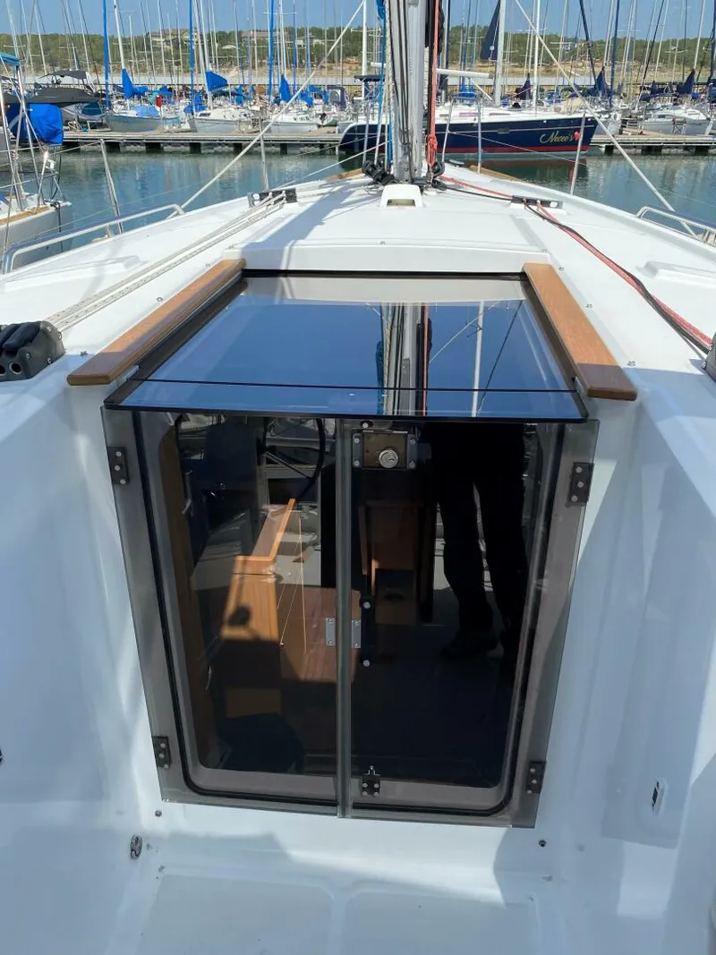 Slide: The Image of Beneteau Oceanis 38.1 2018 - 3832884