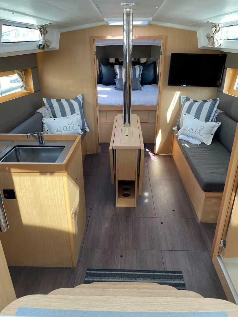 Slide: The Image of Beneteau Oceanis 38.1 2018 - 3832272