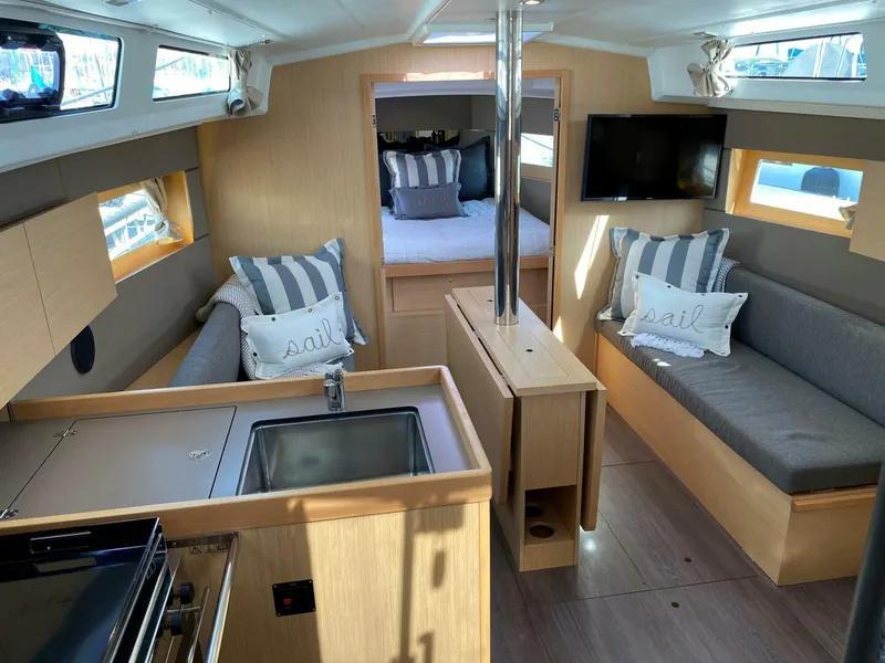 Slide: The Image of Beneteau Oceanis 38.1 2018 - 3832304
