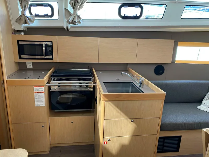 Slide: The Image of Beneteau Oceanis 38.1 2018 - 3832277