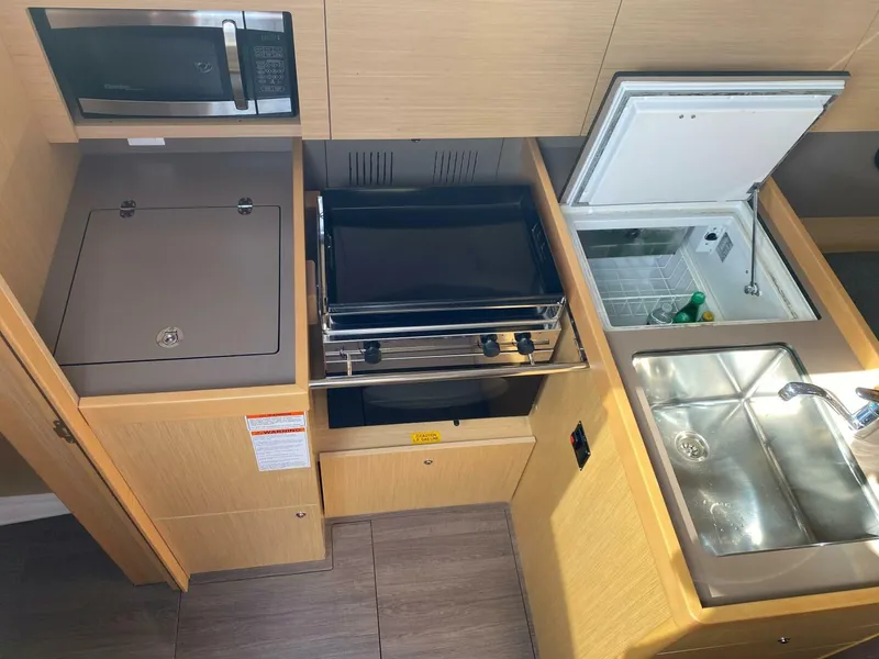 Slide: The Image of Beneteau Oceanis 38.1 2018 - 3832275