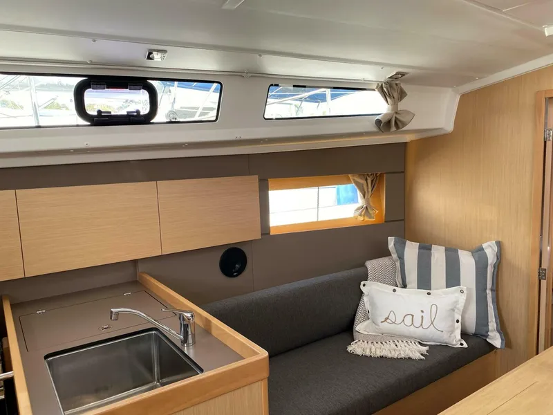 Slide: The Image of Beneteau Oceanis 38.1 2018 - 3832298