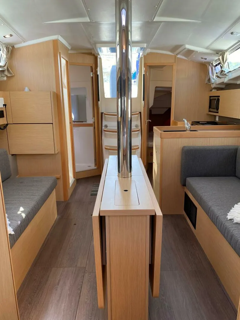 Slide: The Image of Beneteau Oceanis 38.1 2018 - 3832292