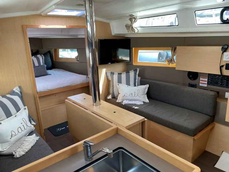 Slide: The Image of Beneteau Oceanis 38.1 2018 - 3832308