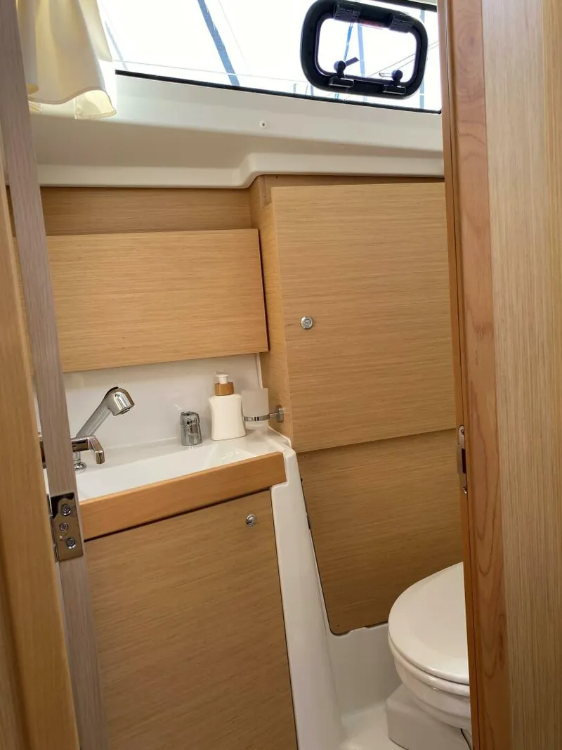 Slide: The Image of Beneteau Oceanis 38.1 2018 - 3832283