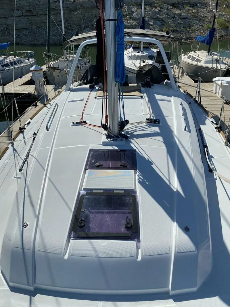 Slide: The Image of Beneteau Oceanis 38.1 2018 - 3832953