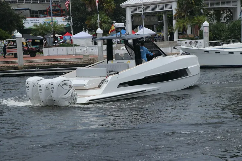 Slide: The Image of Astondoa 377 Coupe Outboard 2024 - 3833648