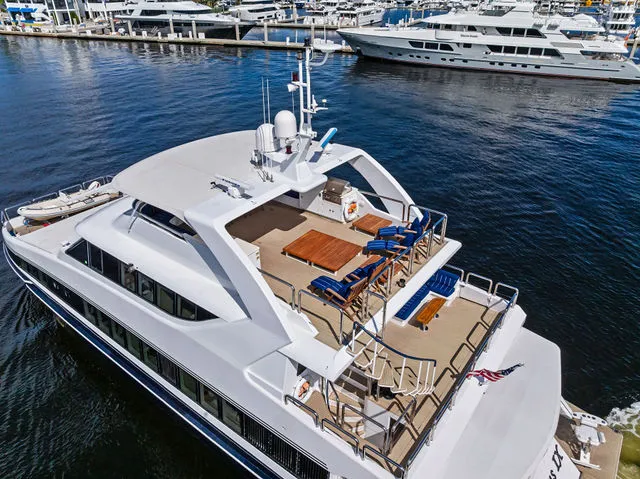 Slide: The Image of Sabre Flybridge 2004 - 30