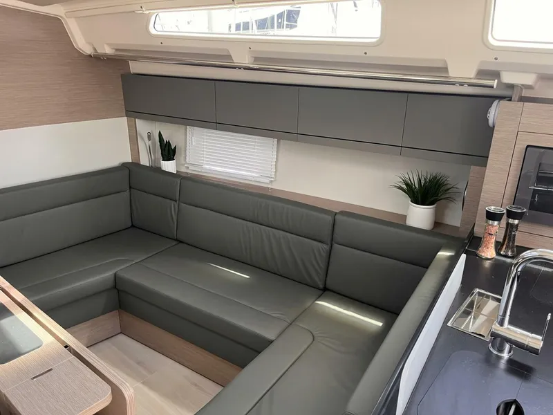 Slide: The Image of Hanse 418 2023 - 3839397