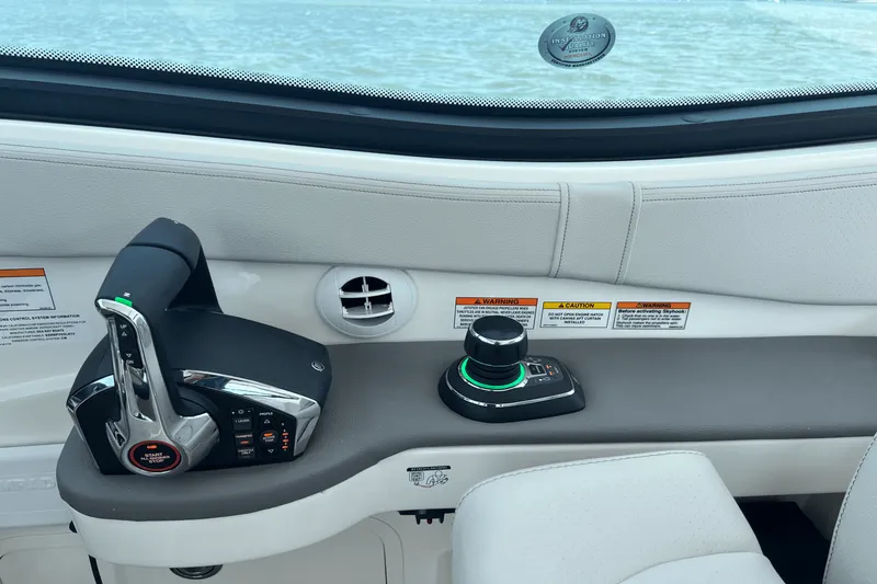 Slide: The Image of Sea Ray Sundancer 320 Outboard 2025 - 35