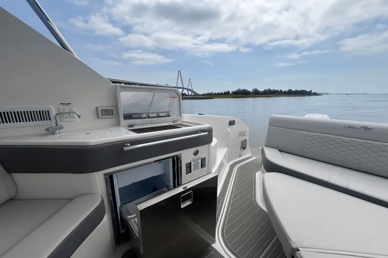 Slide: The Image of Sea Ray Sundancer 320 Outboard 2025 - 14