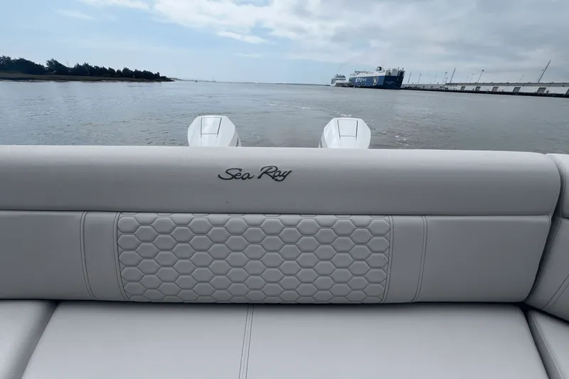 Slide: The Image of Sea Ray Sundancer 320 Outboard 2025 - 16