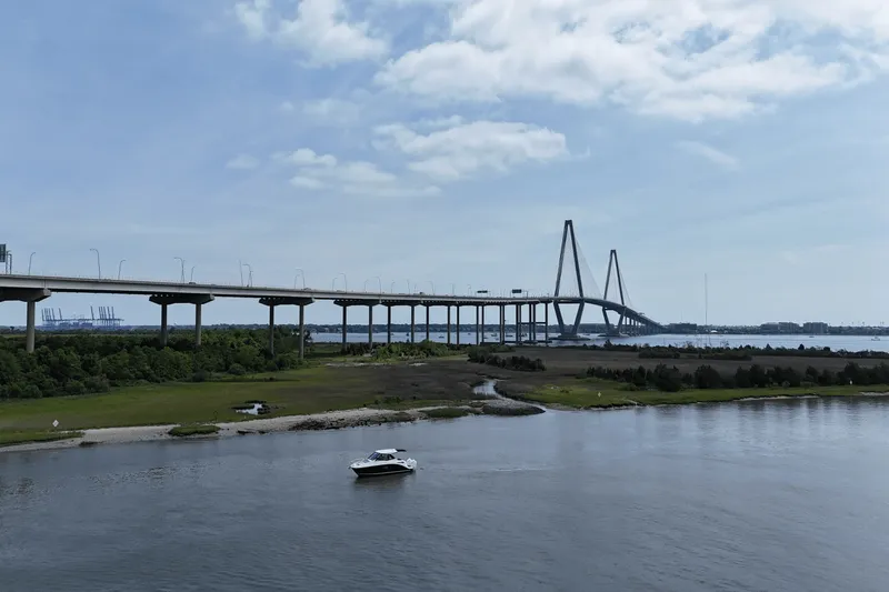 Slide: The Image of Sea Ray Sundancer 320 Outboard 2025 - 23