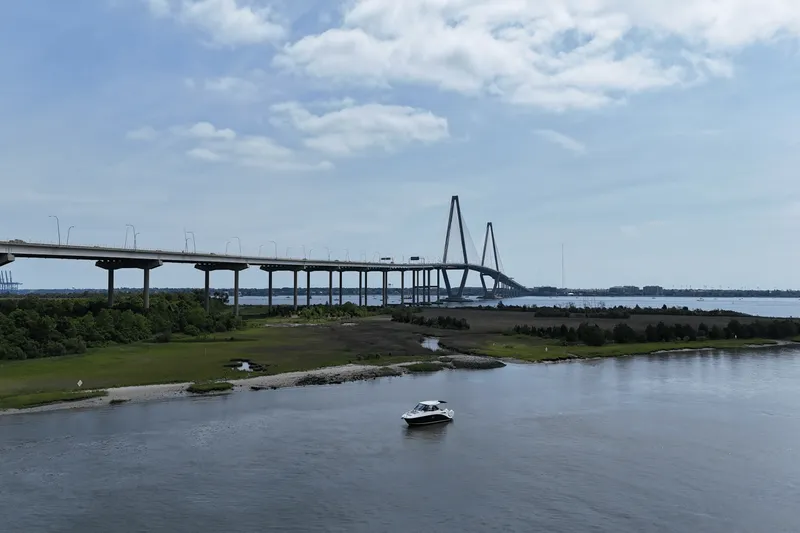 Slide: The Image of Sea Ray Sundancer 320 Outboard 2025 - 24