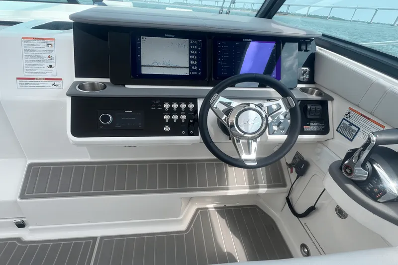 Slide: The Image of Sea Ray Sundancer 320 Outboard 2025 - 32