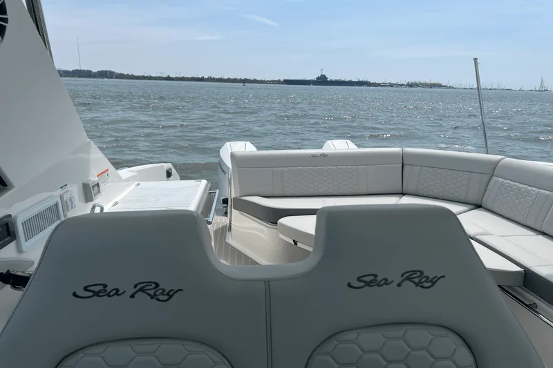 Slide: The Image of Sea Ray Sundancer 320 Outboard 2025 - 36