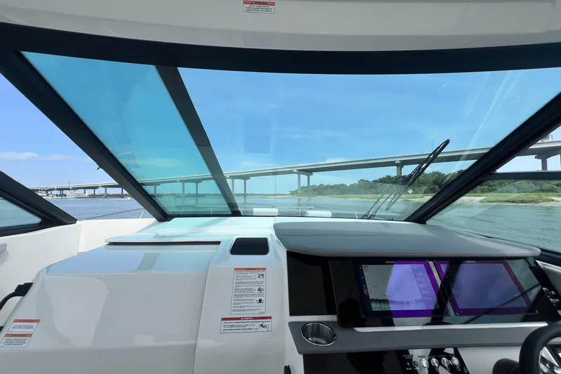 Slide: The Image of Sea Ray Sundancer 320 Outboard 2025 - 37