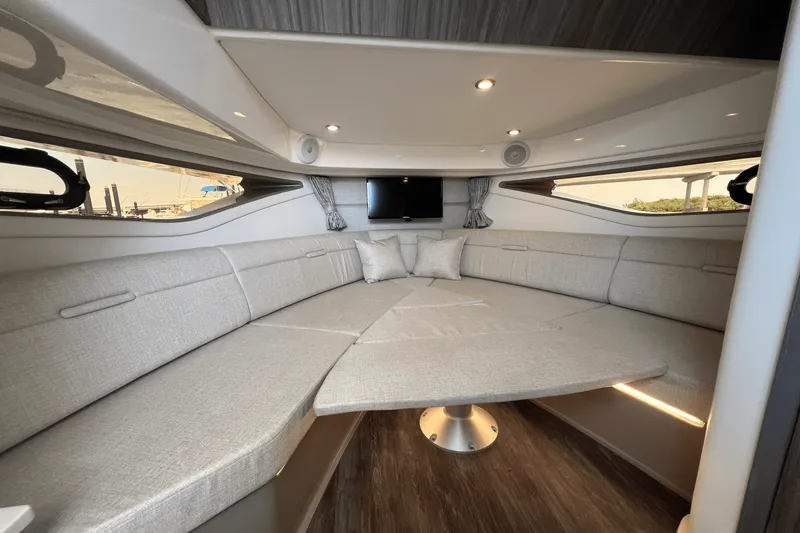 Slide: The Image of Sea Ray Sundancer 320 Outboard 2025 - 40