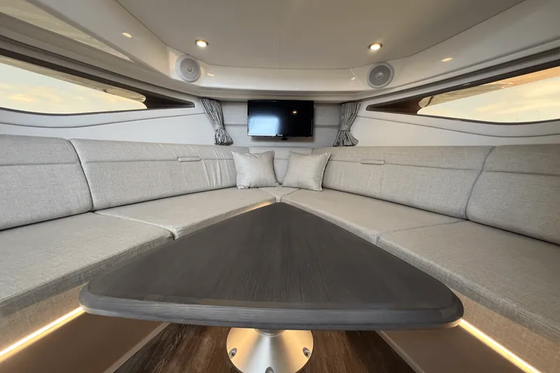 Slide: The Image of Sea Ray Sundancer 320 Outboard 2025 - 43