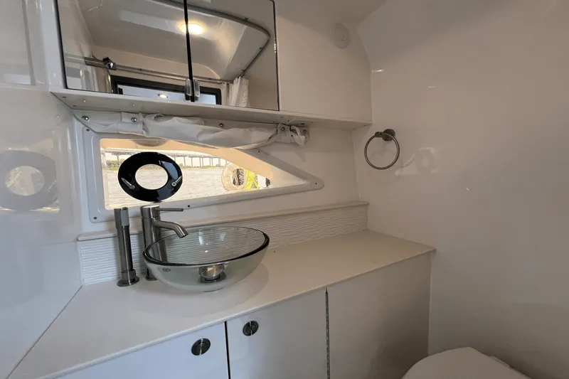 Slide: The Image of Sea Ray Sundancer 320 Outboard 2025 - 46