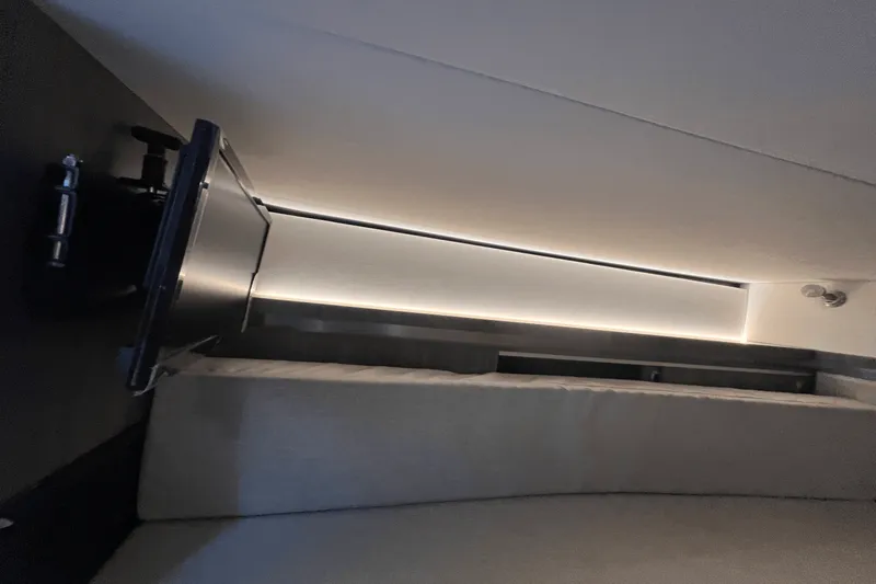 Slide: The Image of Sea Ray Sundancer 320 Outboard 2025 - 48