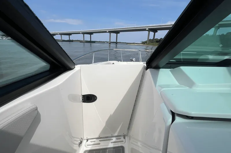 Slide: The Image of Sea Ray Sundancer 320 Outboard 2025 - 49