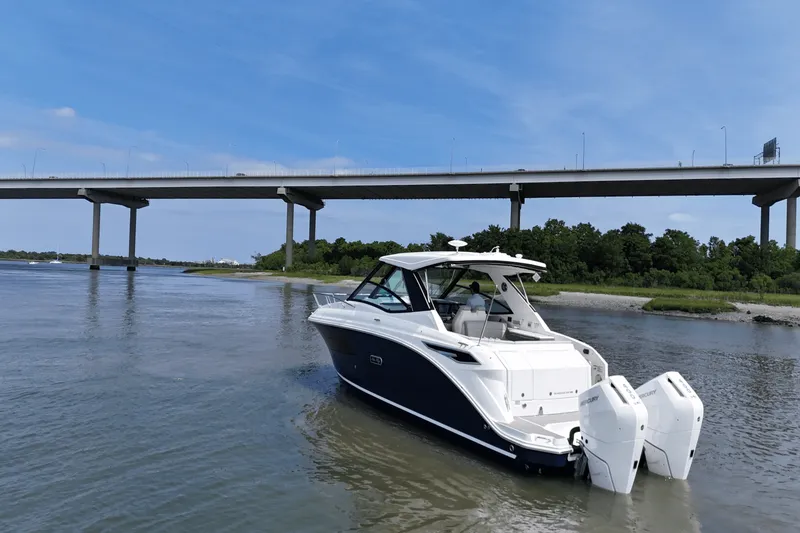 Slide: The Image of Sea Ray Sundancer 320 Outboard 2025 - 5