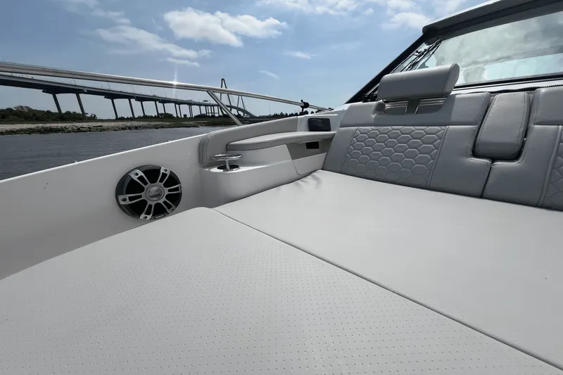 Slide: The Image of Sea Ray Sundancer 320 Outboard 2025 - 53