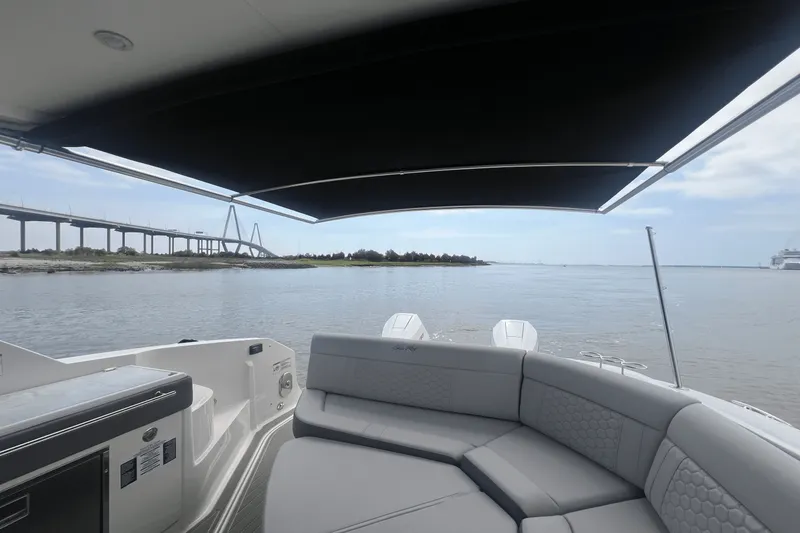 Slide: The Image of Sea Ray Sundancer 320 Outboard 2025 - 20