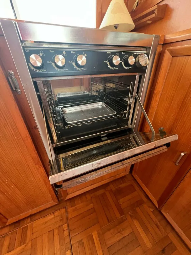 Slide: The Image of Hershine Newburyport 1987 - 3855315