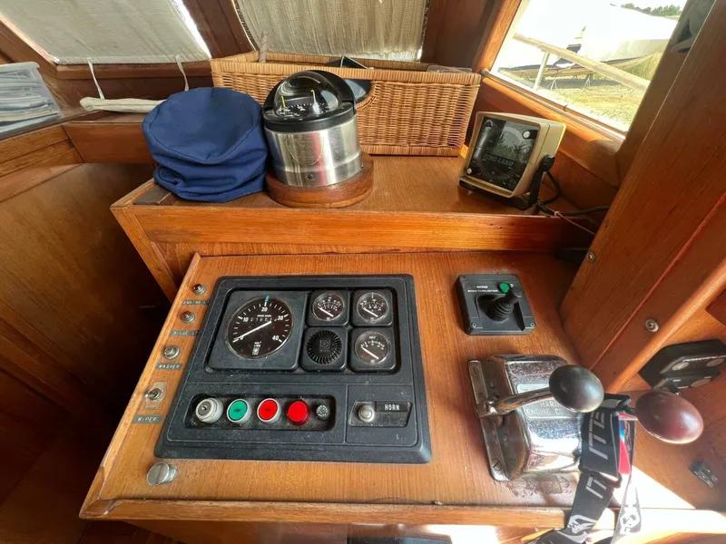 Slide: The Image of Hershine Newburyport 1987 - 3855299