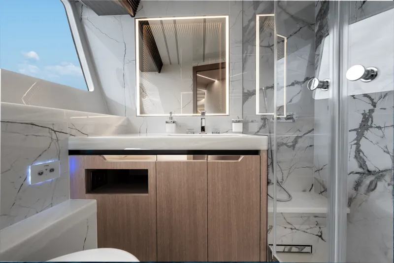 Slide: The Image of Galeon 800 FLY 2024 - 3898098